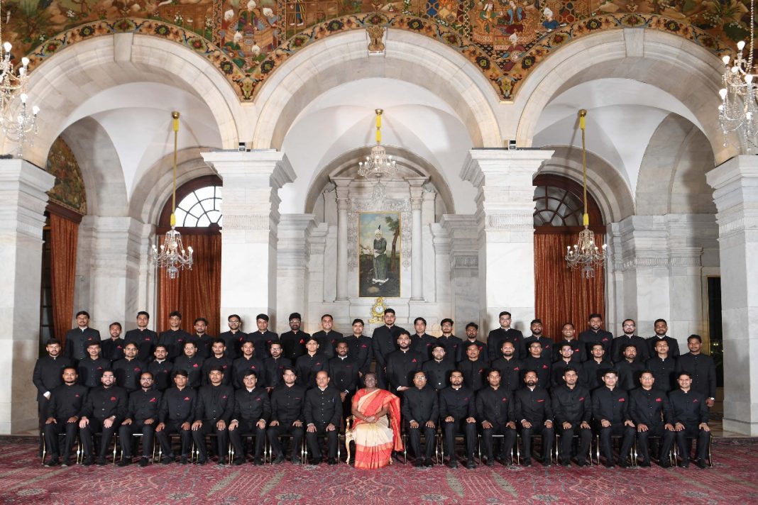 ASSISTANT EXECUTIVE ENGINEERS OF CPWD CALL ON THE PRESIDENT ASSISTANT EXECUTIVE ENGINEERS OF CPWD CALL ON THE PRESIDENT