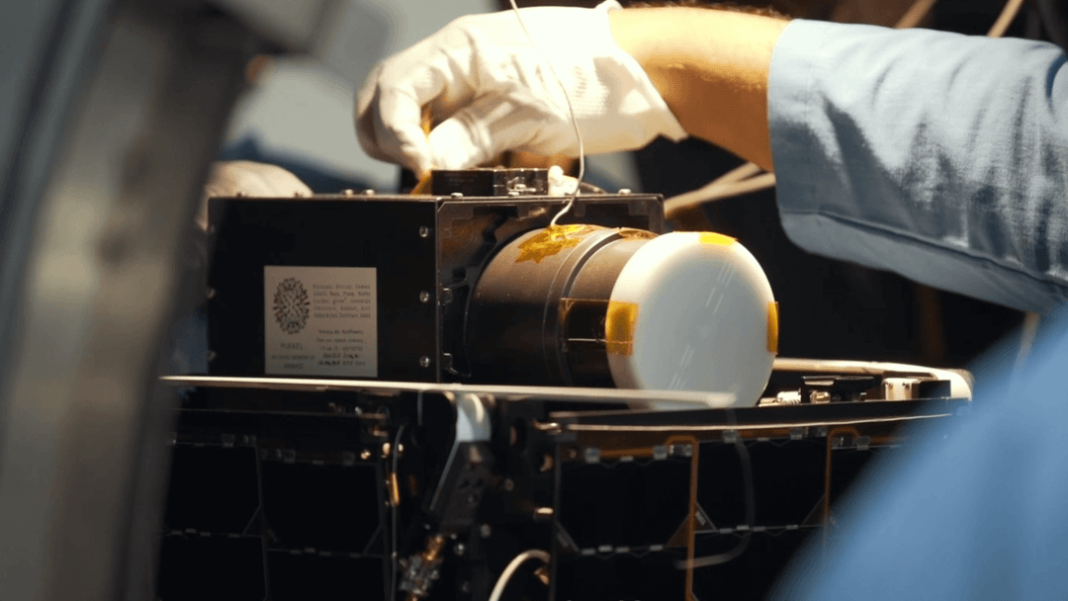 Landmark 350th iDEX contract inked; MoD to collaborate with SpacePixxel Technologies Pvt Ltd for design & development of miniaturised satellite capable of carrying multiple payloads up to 150 kgs Landmark 350th iDEX contract inked; MoD to collaborate with SpacePixxel Technologies Pvt Ltd for design & development of miniaturised satellite capable of carrying multiple payloads up to 150 kgs