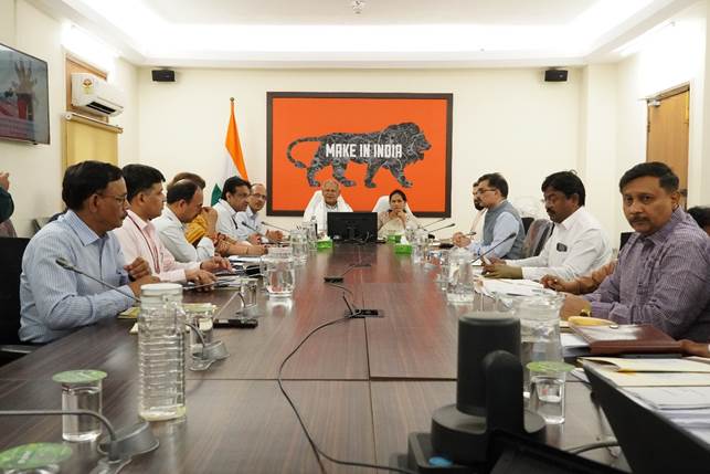 Shri Jitan Ram Manjhi reviews performance of the schemes/programmes run by Khadi and Village Industries Commission(KVIC) Shri Jitan Ram Manjhi reviews performance of the schemes/programmes run by Khadi and Village Industries Commission(KVIC)