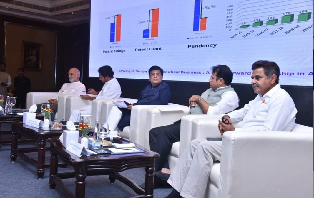 UNION MINISTER OF COMMERCE & INDUSTRY SHRI. PIYUSH GOYAL INTERACTS WITH THE INDUSTRY STAKEHOLDERS AND LEADERS AT HYDERABAD UNION MINISTER OF COMMERCE & INDUSTRY SHRI. PIYUSH GOYAL INTERACTS WITH THE INDUSTRY STAKEHOLDERS AND LEADERS AT HYDERABAD
