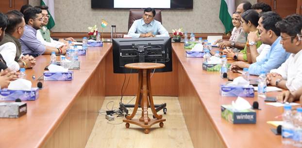 Dr. Mansukh Mandaviya Interacts With Youth on Enhancing Effectiveness of MY Bharat Portal Dr. Mansukh Mandaviya Interacts With Youth on Enhancing Effectiveness of MY Bharat Portal