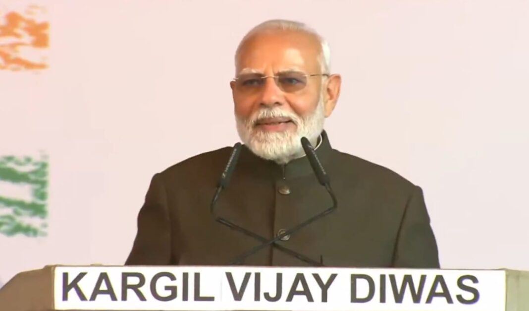 PM pays homage on Kargil Vijay Diwas and attends Shradhanjali Samaroh in Ladakh PM pays homage on Kargil Vijay Diwas and attends Shradhanjali Samaroh in Ladakh