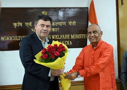 Minister of State Shri Ramnath Thakur meets Mr. Esteban Valenzuela, Chile’s Minister for Agriculture along with his delegation at New Delhi today. Minister of State Shri Ramnath Thakur meets Mr. Esteban Valenzuela, Chile’s Minister for Agriculture along with his delegation at New Delhi today.