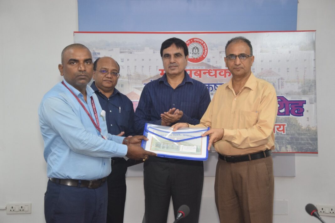 General Manager awarded 09 railway staff of NCR for extraordinary commitment towards safety General Manager awarded 09 railway staff of NCR for extraordinary commitment towards safety