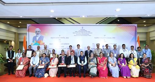 Shri V. Srinivas, Secretary, Department of Pension & Pensioners’ Welfare confers the 5 Anubhav Awards and 10 Jury Certificates in 7th Anubhav Awards Ceremony. Shri V. Srinivas, Secretary, Department of Pension & Pensioners’ Welfare confers the 5 Anubhav Awards and 10 Jury Certificates in 7th Anubhav Awards Ceremony.