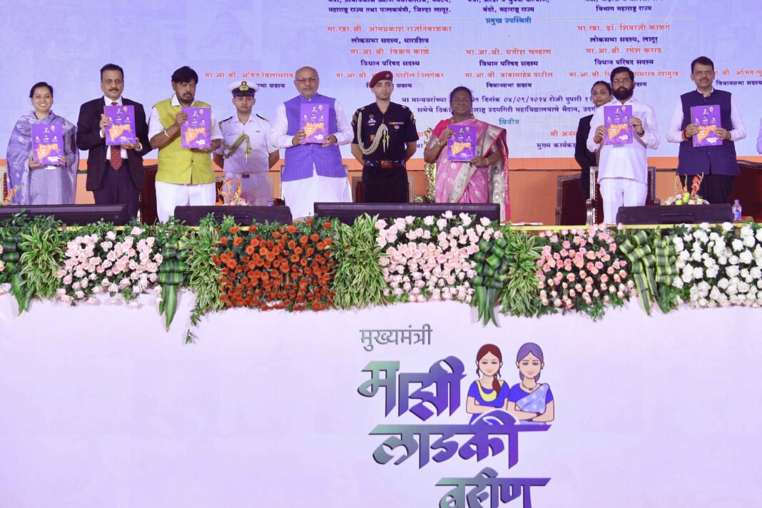 President of India addresses a gathering of beneficiaries of ‘Shasan Aplya Dari’ and ‘Mukhyamantri Majhi Ladki Bahin Yojna’ of Government of Maharashtra President of India addresses a gathering of beneficiaries of ‘Shasan Aplya Dari’ and ‘Mukhyamantri Majhi Ladki Bahin Yojna’ of Government of Maharashtra