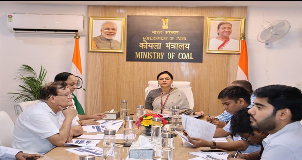 Coal Ministry Reviews “Producing and Expected to Produce” Captive/ Commercial Coal Mines Coal Ministry Reviews “Producing and Expected to Produce” Captive/ Commercial Coal Mines
