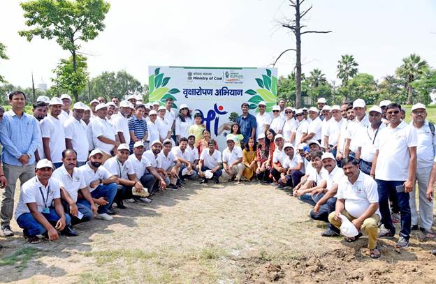 Coal Ministry Organizes Plantation Drive at Millennium Park Under “Ek Ped Maa Ke Naam” as Part of Swachhata Hi Seva Campaign. Coal Ministry Organizes Plantation Drive at Millennium Park Under “Ek Ped Maa Ke Naam” as Part of Swachhata Hi Seva Campaign.