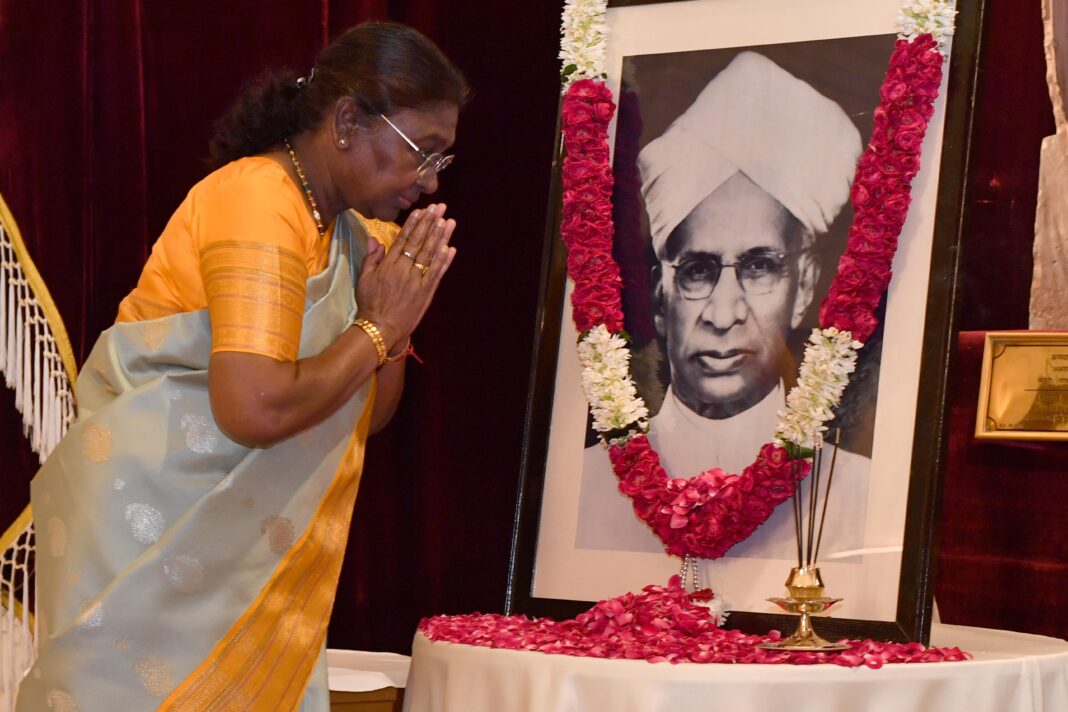 President of India pays floral tributes to Dr Sarvepalli Radhakrishnan on his birth anniversary President of India pays floral tributes to Dr Sarvepalli Radhakrishnan on his birth anniversary