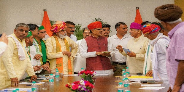 Union Minister Shri Shivraj Singh Chouhan holds discussion with farmers and farmer organizations today as part of his dialogue with farmers and farmer organizations Union Minister Shri Shivraj Singh Chouhan holds discussion with farmers and farmer organizations today as part of his dialogue with farmers and farmer organizations