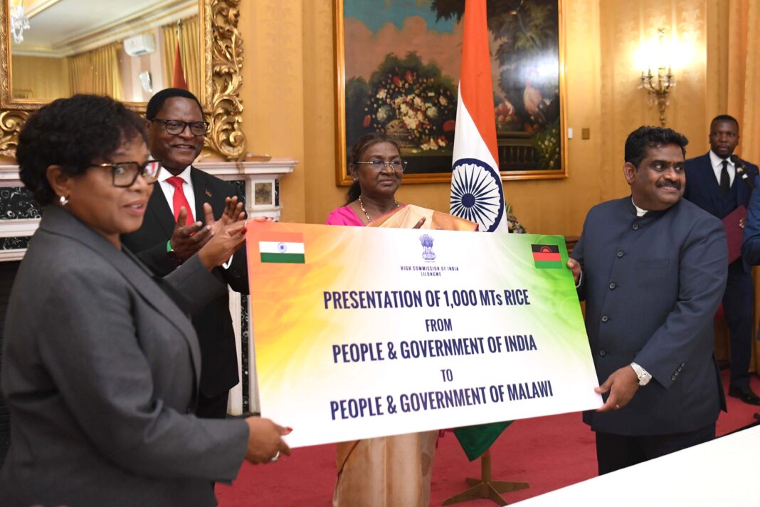 PRESIDENT OF INDIA MEETS PRESIDENT OF MALAWI; LEADS DELEGATION LEVEL-TALKS PRESIDENT OF INDIA MEETS PRESIDENT OF MALAWI; LEADS DELEGATION LEVEL-TALKS