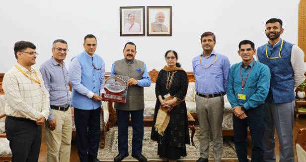 Union Minister Dr Jitendra Singh appreciates efforts made by Department of ARPG to enhanc progressive use and circulation of Official Language Hindi Union Minister Dr Jitendra Singh appreciates efforts made by Department of ARPG to enhanc progressive use and circulation of Official Language Hindi