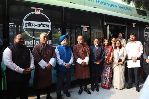 Green Hydrogen Fuel Cell Bus Showcased by India to Prime Minister of Bhutan, Tshering Tobgay & his delegation Green Hydrogen Fuel Cell Bus Showcased by India to Prime Minister of Bhutan, Tshering Tobgay & his delegation
