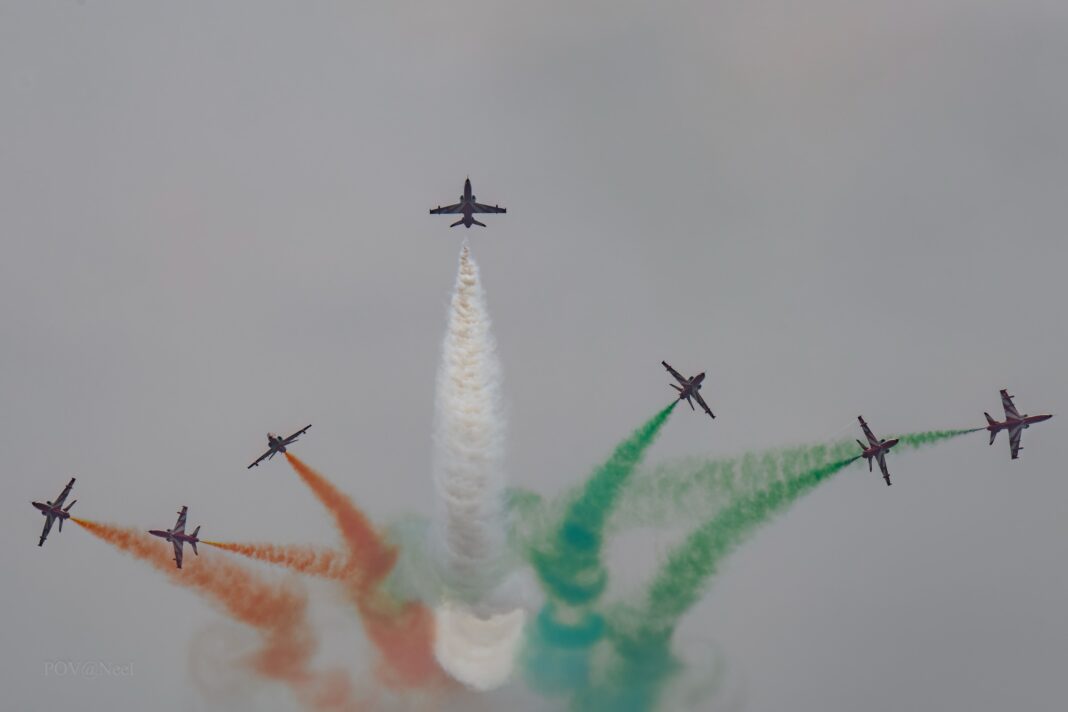 IAF PILOTS PAINT CHENNAI SKIES BLUE DURING ITS 92nd ANNIVERSARY CELEBRATIONS IAF PILOTS PAINT CHENNAI SKIES BLUE DURING ITS 92nd ANNIVERSARY CELEBRATIONS