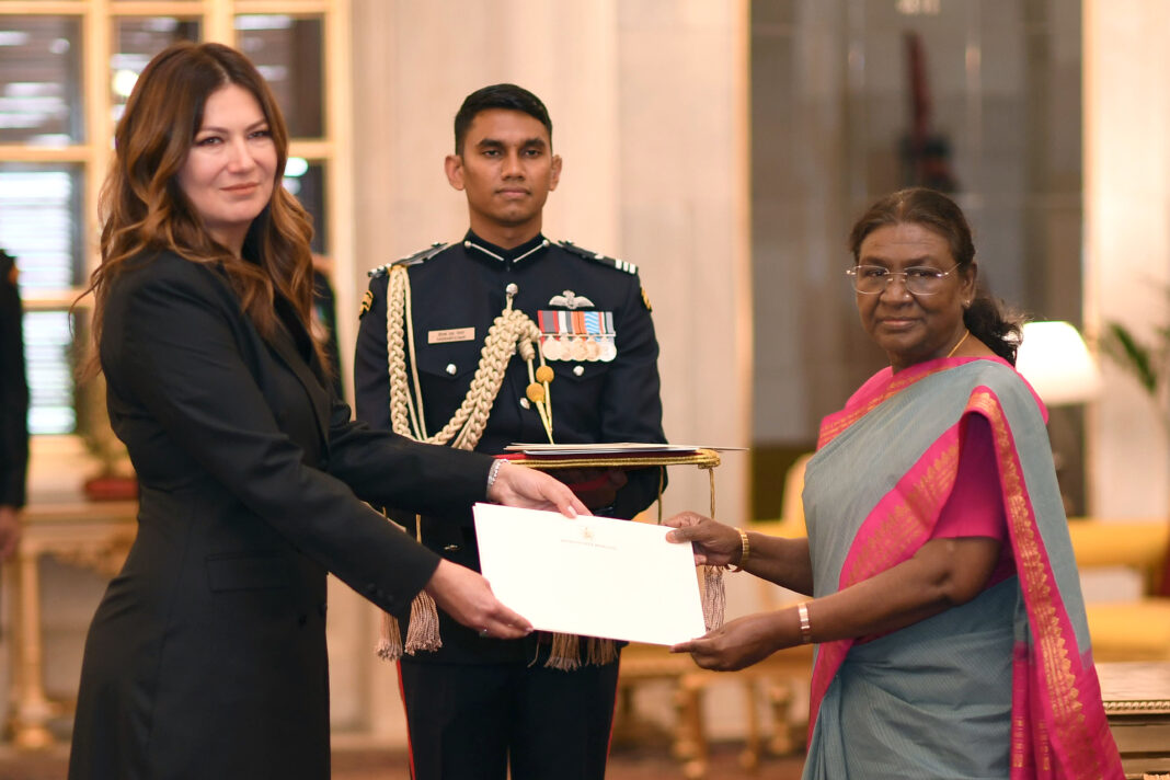 ENVOYS OF FIVE NATIONS PRESENT CREDENTIALS TO THE PRESIDENT OF INDIA ENVOYS OF FIVE NATIONS PRESENT CREDENTIALS TO THE PRESIDENT OF INDIA