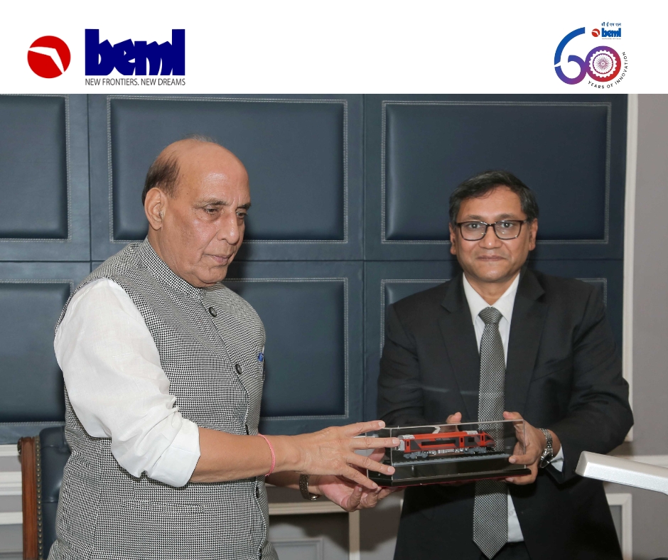 BEML CMD Shri Shantanu Roy Presents Miniature Model of Vande Bharat Sleeper Train to Raksha Mantri Shri Rajnath Singh BEML CMD Shri Shantanu Roy Presents Miniature Model of Vande Bharat Sleeper Train to Raksha Mantri Shri Rajnath Singh