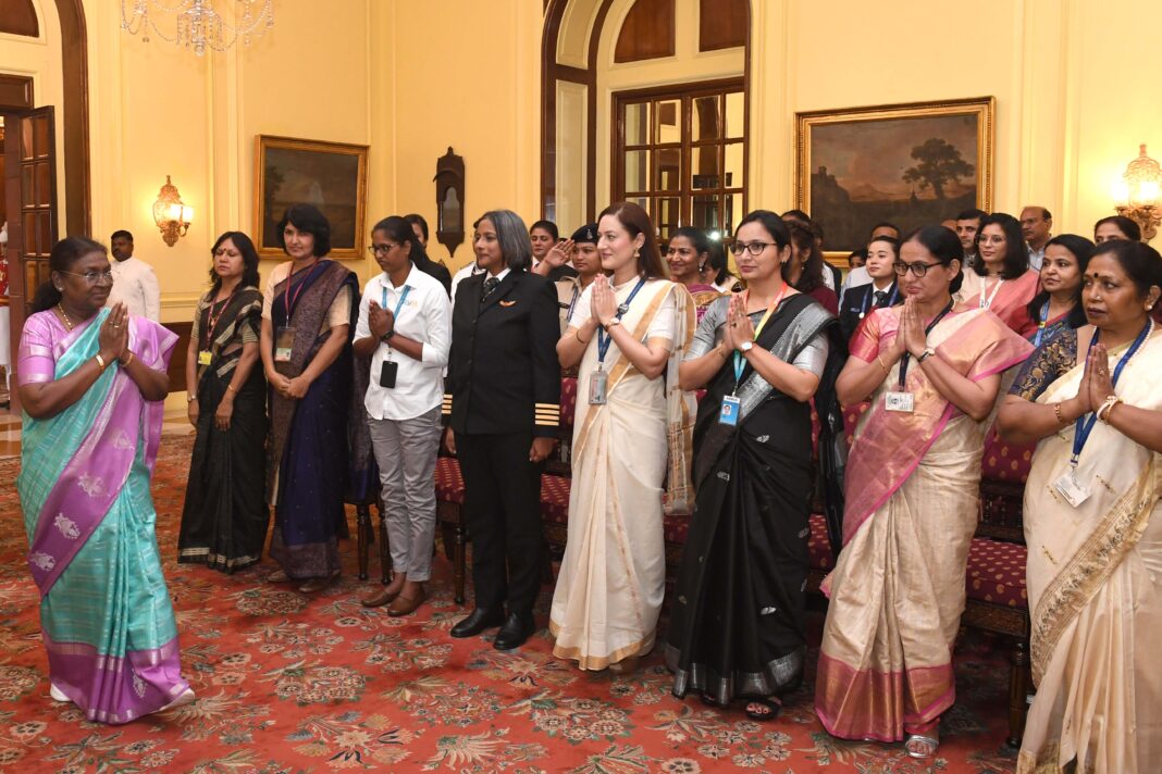 PRESIDENT OF INDIA INTERACTS WITH WOMEN ACHIEVERS IN THE INDIAN AVIATION SECTOR PRESIDENT OF INDIA INTERACTS WITH WOMEN ACHIEVERS IN THE INDIAN AVIATION SECTOR
