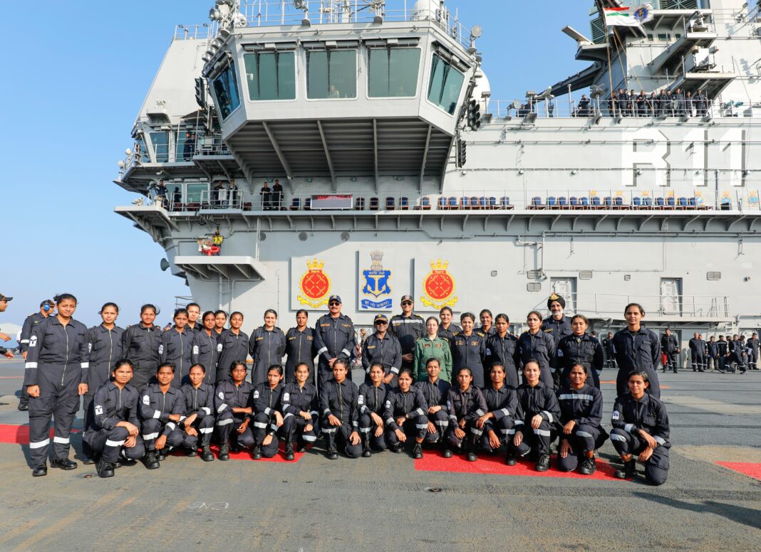 THE PRESIDENT OF INDIA, SMT DROUPADI MURMU, WITNESSES INDIAN NAVY OPERATIONS ONBOARD INS VIKRANT THE PRESIDENT OF INDIA, SMT DROUPADI MURMU, WITNESSES INDIAN NAVY OPERATIONS ONBOARD INS VIKRANT