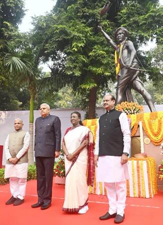 PRESIDENT OF INDIA, VICE PRESIDENT AND LOK SABHA SPEAKER PAY FLORAL TRIBUTES TO BHAGWAN BIRSA MUNDA IN PARLIAMENT PREMISES PRESIDENT OF INDIA, VICE PRESIDENT AND LOK SABHA SPEAKER PAY FLORAL TRIBUTES TO BHAGWAN BIRSA MUNDA IN PARLIAMENT PREMISES