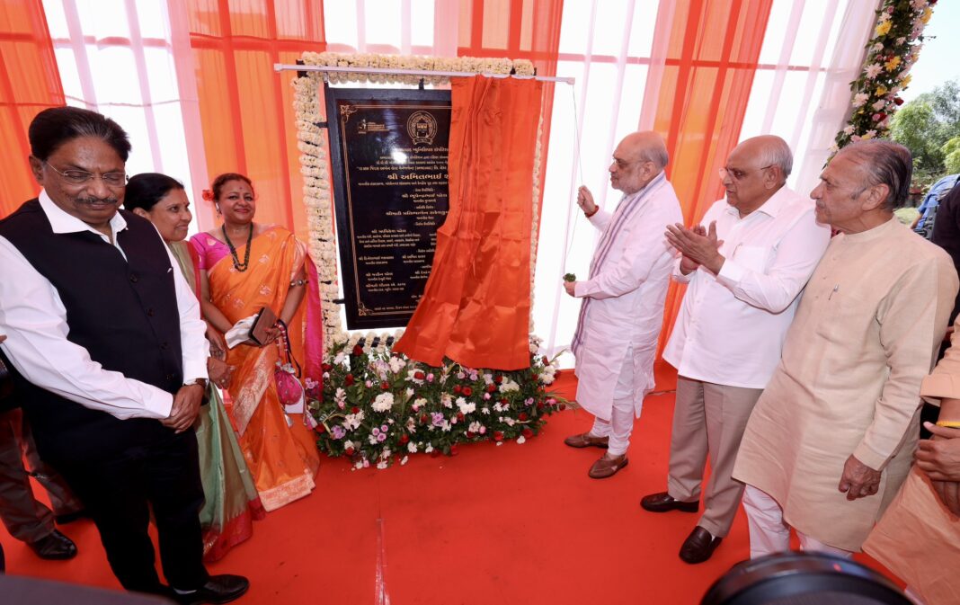 Union Home Minister and Minister of Cooperation, Shri Amit Shah interacts with the librarians of trust-run libraries and government libraries in Gandhinagar Lok Sabha constituency of Gujarat Union Home Minister and Minister of Cooperation, Shri Amit Shah interacts with the librarians of trust-run libraries and government libraries in Gandhinagar Lok Sabha constituency of Gujarat