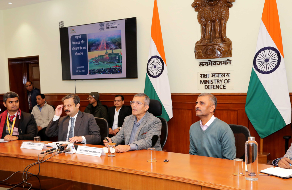 Defence Secretary Shri Rajesh Kumar Singh launches Rashtraparv Website & Mobile App on Good Governance Day 2 image 16