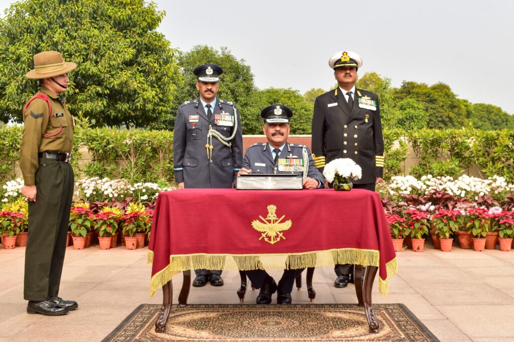 AIR MARSHAL JEETENDRA MISHRA ASSUMES COMMAND OF IAF’S WESTERN AIR COMMAND 1 1000378248