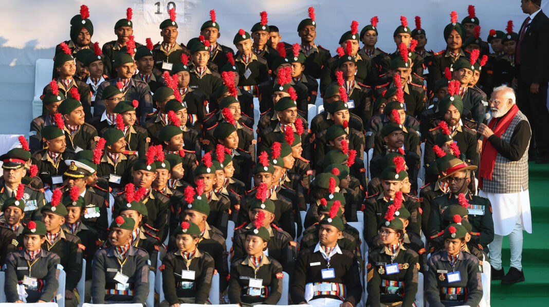 PM interacts with NCC Cadets, NSS Volunteers, Tribal guests and Tableaux Artists PM interacts with NCC Cadets, NSS Volunteers, Tribal guests and Tableaux Artists
