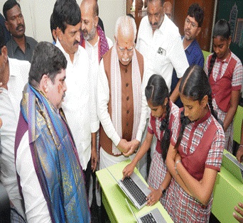 Union Minister of Housing & Urban Affairs, Shri. Manohar Lal Khattar inaugurated projects developed by Karimnagar Smart City Union Minister of Housing & Urban Affairs, Shri. Manohar Lal Khattar inaugurated projects developed by Karimnagar Smart City