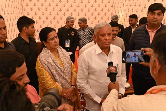 Union Minister of State for Railways, Shri V. Somanna, reviews the Maha Kumbh arrangements and preparations, marking a historic event for both the nation and the railways Union Minister of State for Railways, Shri V. Somanna, reviews the Maha Kumbh arrangements and preparations, marking a historic event for both the nation and the railways