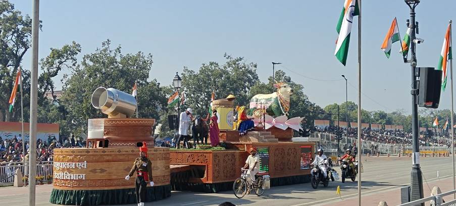 “Honouring India’s Indigenous Cattle Breeds as Icons of Sustainable Rural Growth” Themed Tableau Gets Applaud on the 76th Republic Day Parade “Honouring India’s Indigenous Cattle Breeds as Icons of Sustainable Rural Growth” Themed Tableau Gets Applaud on the 76th Republic Day Parade