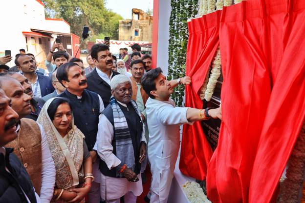 Minister of Communications and Development of North Eastern Region, Government of India, Shri Jyotiraditya M. Scindia inaugurated the Guna Head Post Office and Passport Seva Kendra Extension Building Minister of Communications and Development of North Eastern Region, Government of India, Shri Jyotiraditya M. Scindia inaugurated the Guna Head Post Office and Passport Seva Kendra Extension Building