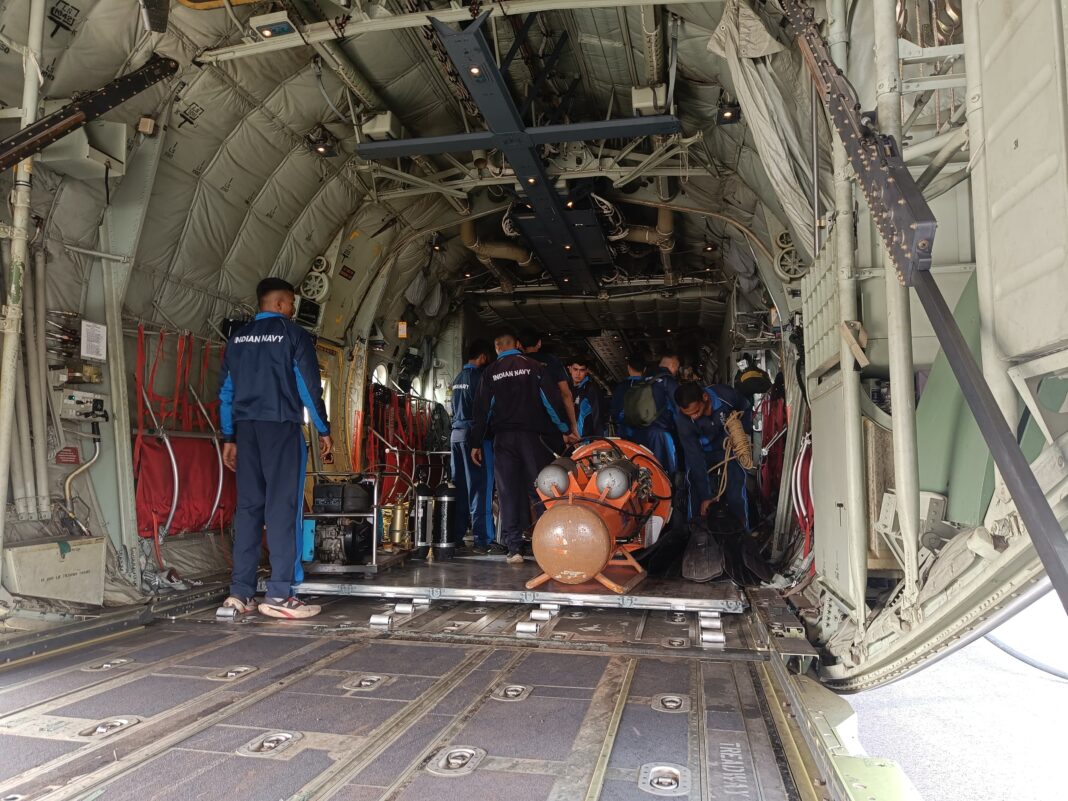 INDIAN NAVY TEAM DEPLOYED TO ASSIST IN RESCUE OF MINERS TRAPPED IN UMRANGSO, ASSAM INDIAN NAVY TEAM DEPLOYED TO ASSIST IN RESCUE OF MINERS TRAPPED IN UMRANGSO, ASSAM