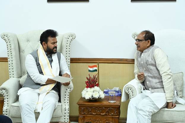 Union Civil Aviation Minister Shri Rammohan Naidu meets Union Agriculture Minister Shri Shivraj Singh Chouhan Union Civil Aviation Minister Shri Rammohan Naidu meets Union Agriculture Minister Shri Shivraj Singh Chouhan