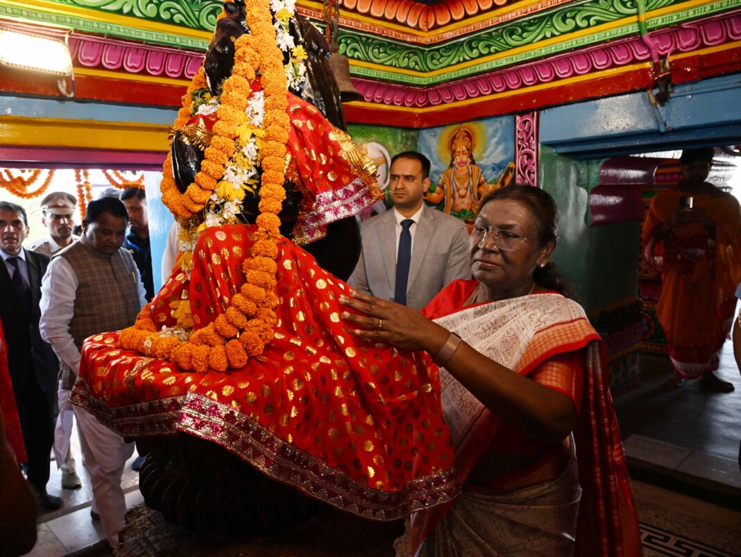 President of India in Odisha: Darshan at Lord Neelmadhav Temple and Indian Biswabasu Shabar participated in the Samaj’s Foundation Day celebrations President of India in Odisha: Darshan at Lord Neelmadhav Temple and Indian Biswabasu Shabar participated in the Samaj’s Foundation Day celebrations