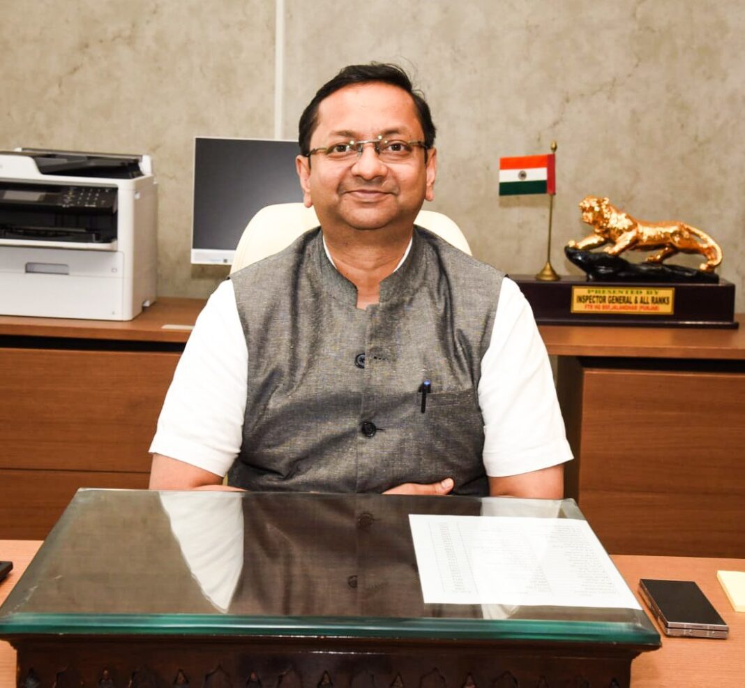 Shri Jitendra Srivastava assumes charge as CMD, REC Limited Shri Jitendra Srivastava assumes charge as CMD, REC Limited