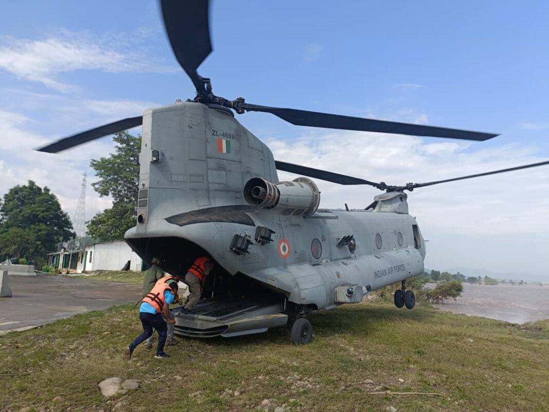 Indian Air Force Intensifies Rescue in Flood-Hit Jammu and Punjab; Thousands Airlifted Indian Air Force Intensifies Rescue in Flood-Hit Jammu and Punjab; Thousands Airlifted