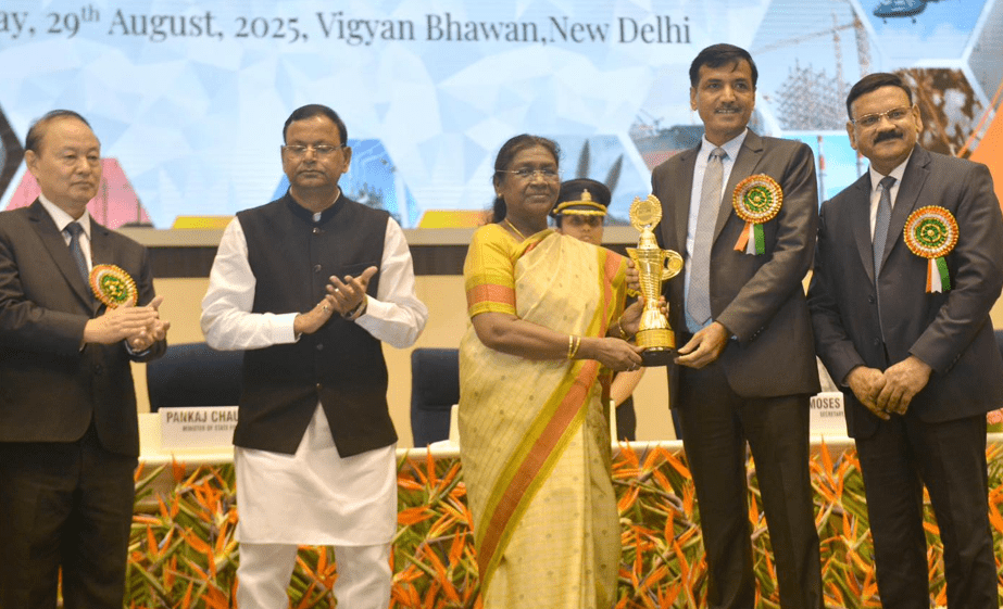 Hon’ble President Confers SCOPE Eminence Award in HR Management to POWERGRID Hon’ble President Confers SCOPE Eminence Award in HR Management to POWERGRID