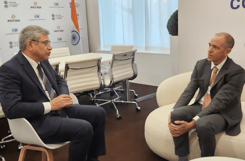 Union Minister Ashwini Vaishnaw Highlights Global Confidence in Bharat at World Economic Forum, Davos Union Minister Ashwini Vaishnaw Highlights Global Confidence in Bharat at World Economic Forum, Davos
